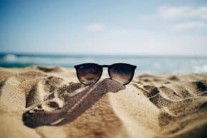 lunettes sur la plage